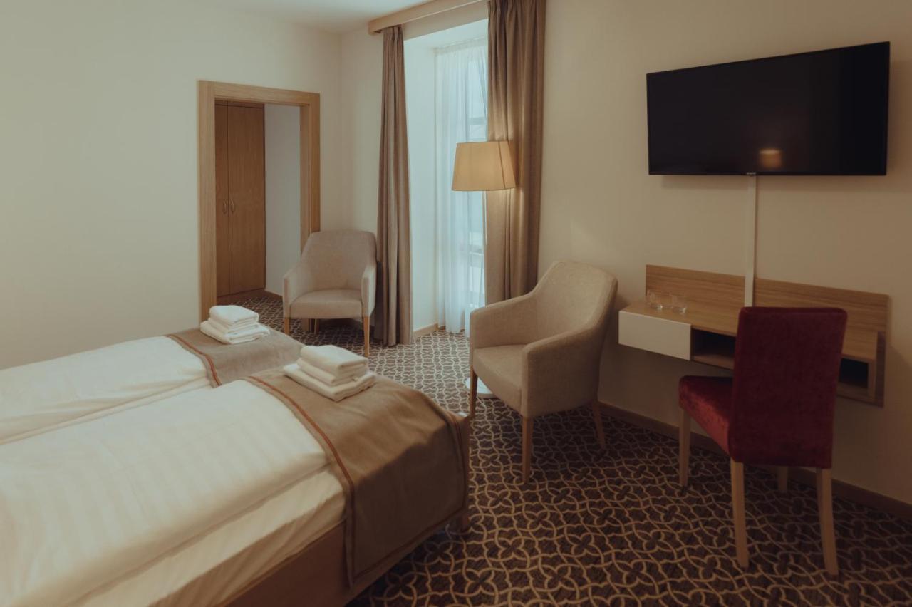 Brigaderos Hotel Brigadir Borsi Eksteriør bilde
