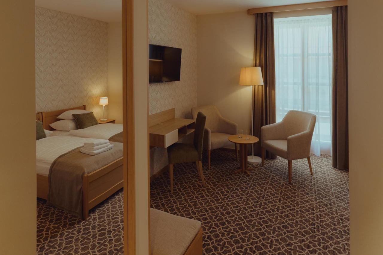 Brigaderos Hotel Brigadir Borsi Eksteriør bilde