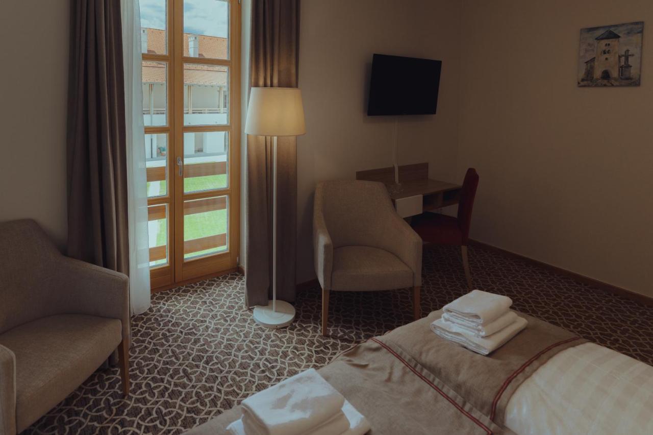Brigaderos Hotel Brigadir Borsi Eksteriør bilde