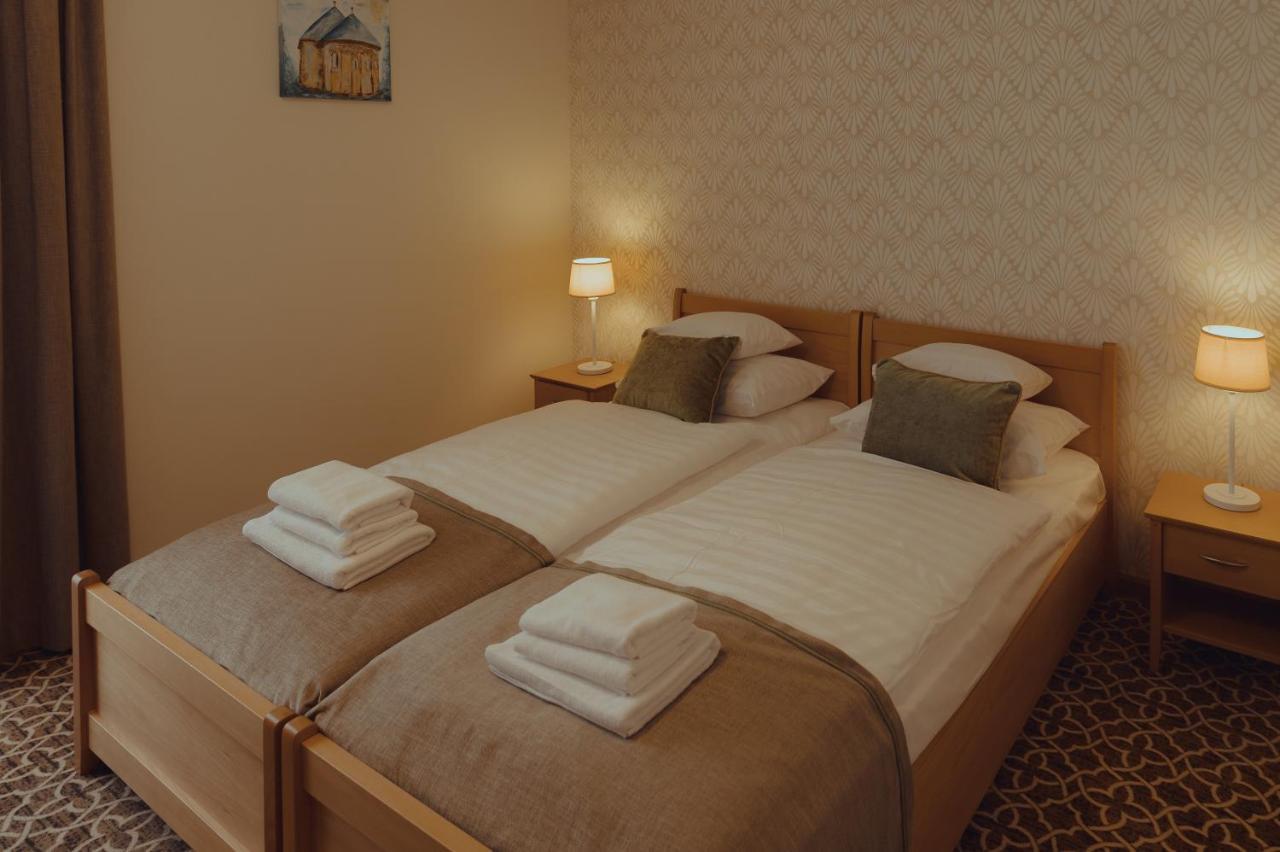 Brigaderos Hotel Brigadir Borsi Eksteriør bilde