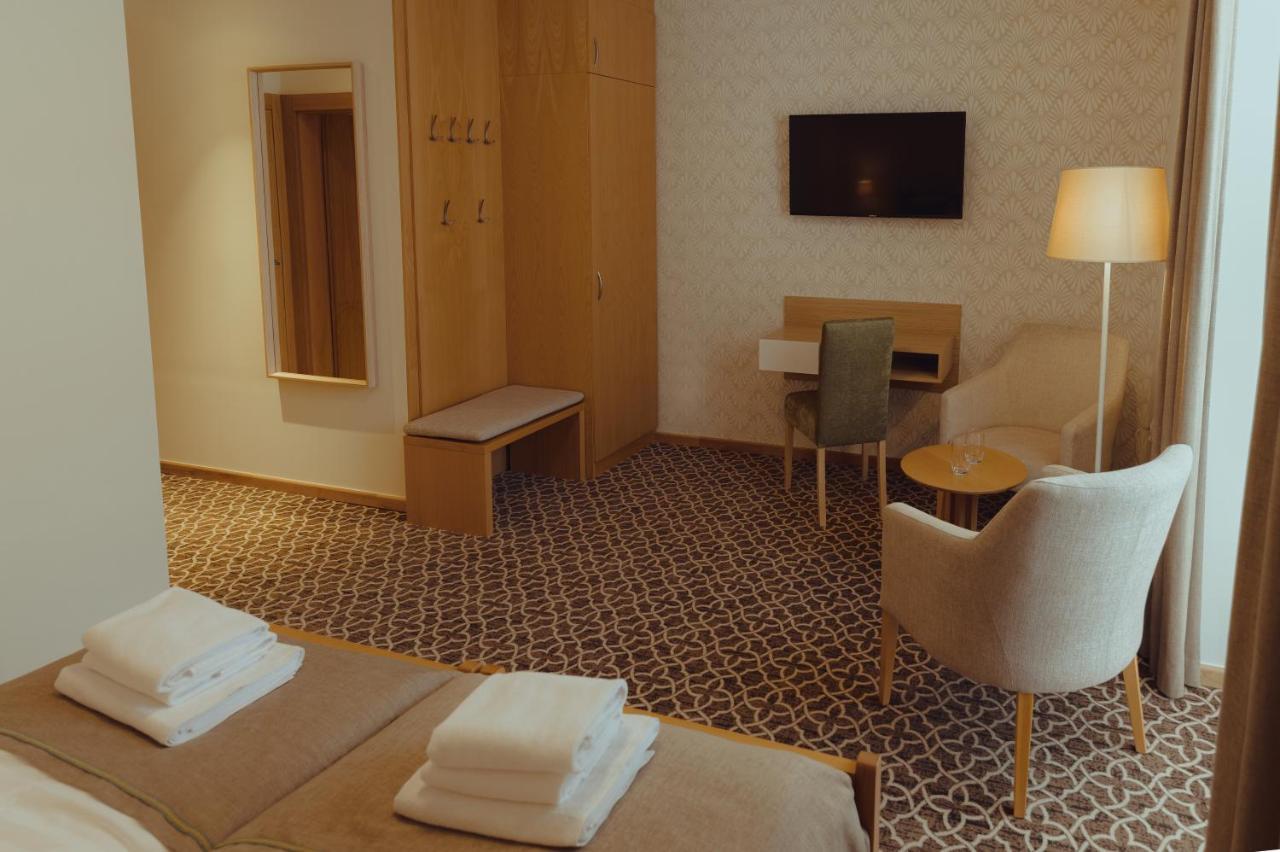 Brigaderos Hotel Brigadir Borsi Eksteriør bilde
